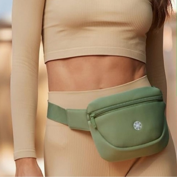 NWT GAIAM Altitude Waist Pack Sage Green - Picture 1 of 8